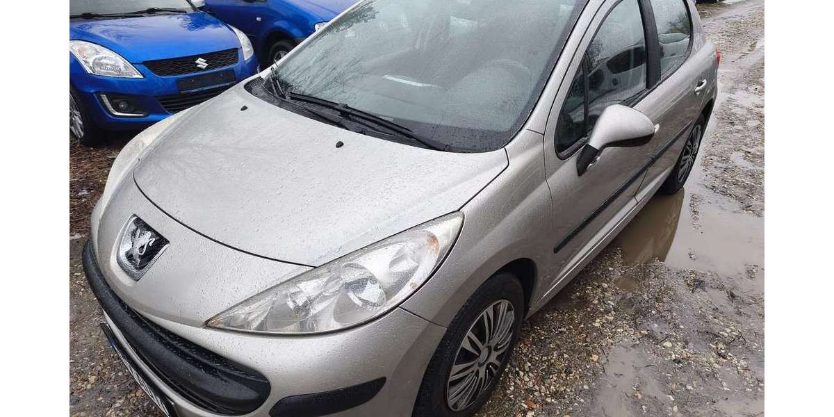 Peugeot 207 100.000 km 1.970 &euro; Berlin - Pankow 13127