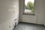 *City-Wohnung im Grünen* renovierte 3 Zimmer mit Balkon, guter Schnitt, Tageslichtbad mit Wanne