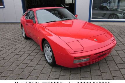 Porsche 944