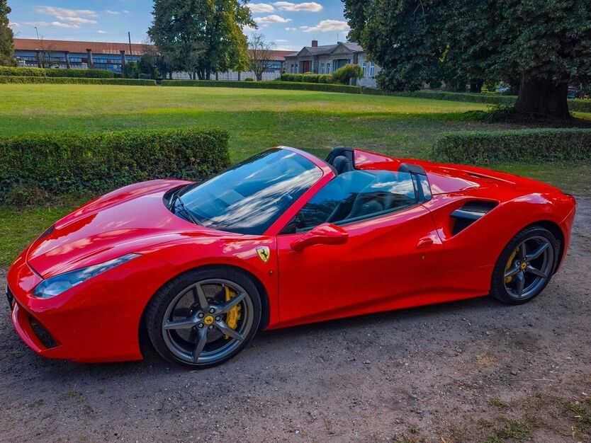 Ferrari 488 Spider 22.000 km 219.000 € Leipzig 04319