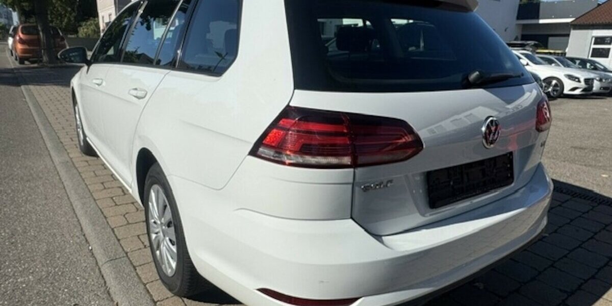VW Golf Variant 1.6 TDI DSG Trendline Start-Stopp 196.200 km 7.990 &euro; Neckarsulm 74172