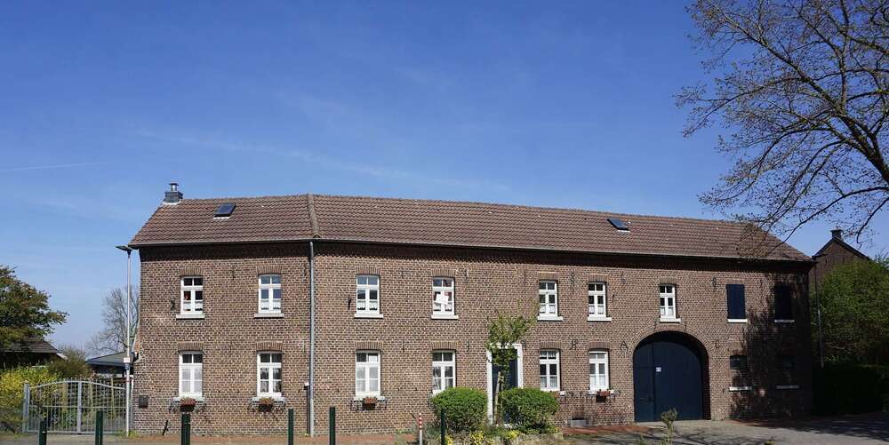 Haus zum Kaufen in Geilenkirchen 480.000 € 238 m²