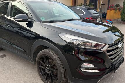 Hyundai TUCSON 210.000 km 7.990 &euro; GELTENDORF 82269