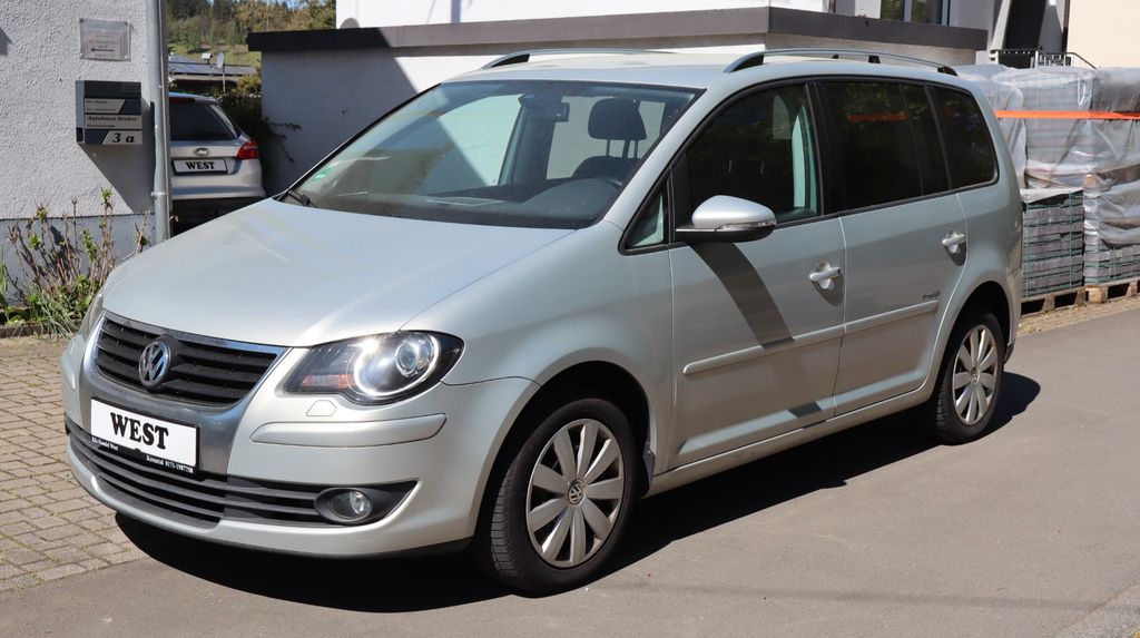 VW Touran 211.000 km 2.990 &euro; Kreuztal 57223
