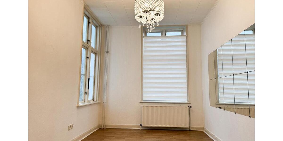 Altbauwohnung mit 4 Zimmern in der Innenstadt - Wg geiegnet 4 zimmer
