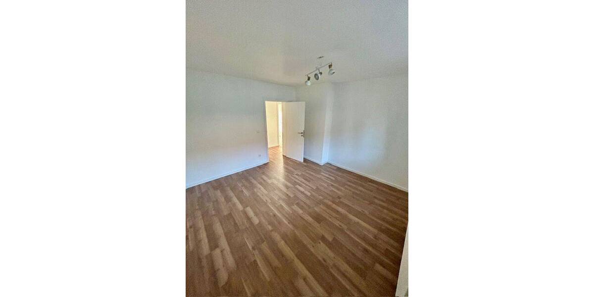 Attraktives 12-Familienhaus in begehrter UNI-LAGE ! Solides Investment mit Entwicklungspotenzial ! 3 zimmer