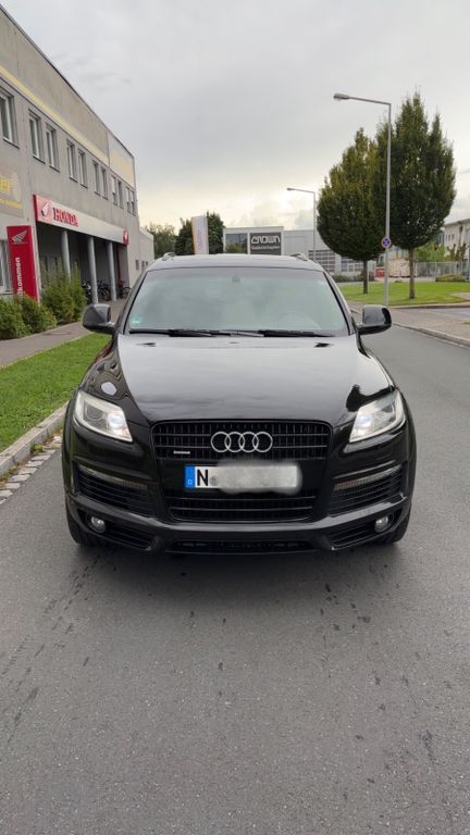 Audi Q7 225.000 km 15.250 € Nürnberg 90478