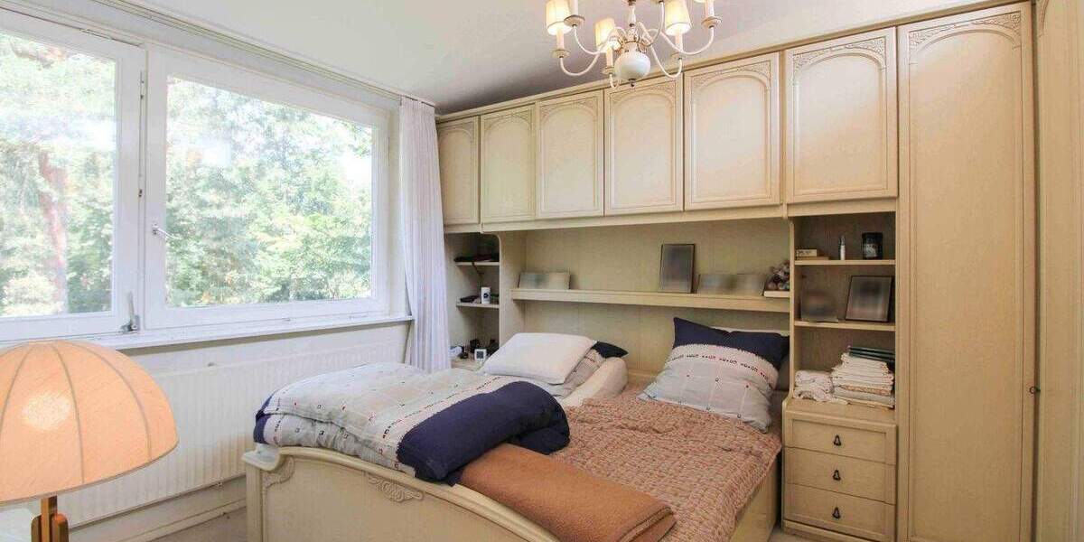 Bezugsfrei: Gepflegtes 3,5-Zi.-Reihenmittelhaus mit Tiefgarage und Garten in Nikolassee! 3 zimmer