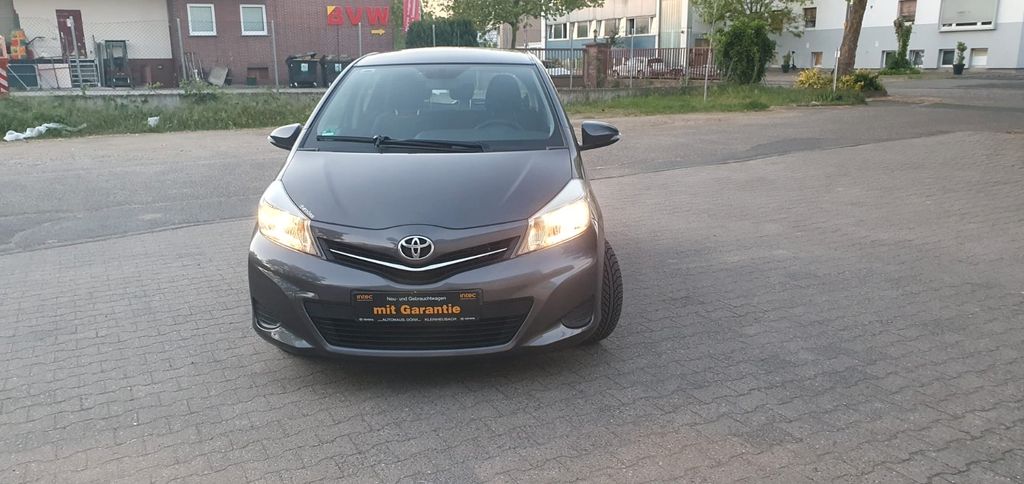 Toyota Yaris 97.200 km 8.300 &euro; Frankfurt am Main 60386