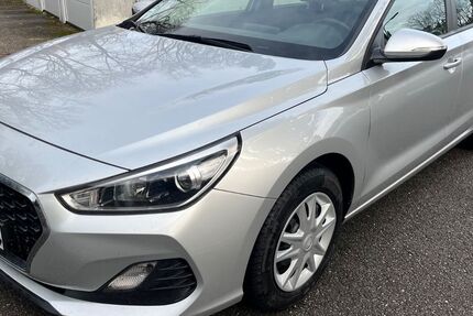 Hyundai i30 126.333 km 8.999 &euro; München 81929