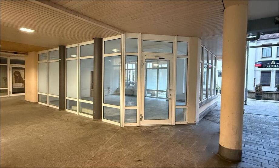 Lichtdurchflutete Gewerbefläche in Top-Lage von Ehingen - 55 m²