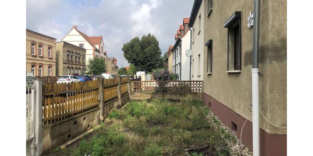 ++Doppelhaushälfte mit Entwicklungspotential in Döllnitz++ 7 zimmer