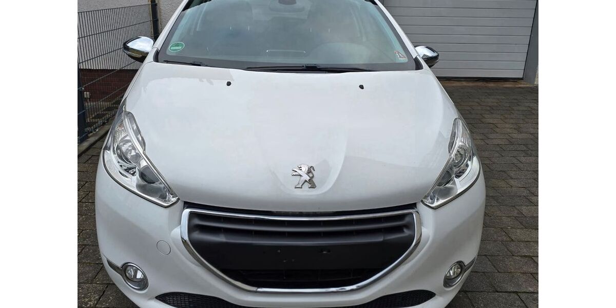 Peugeot 208 169.000 km 5.500 &euro; Bodenfelde 37194