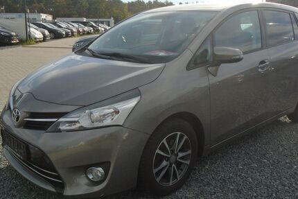Toyota Verso 129.000 km 7.450 &euro; Wildau 15745