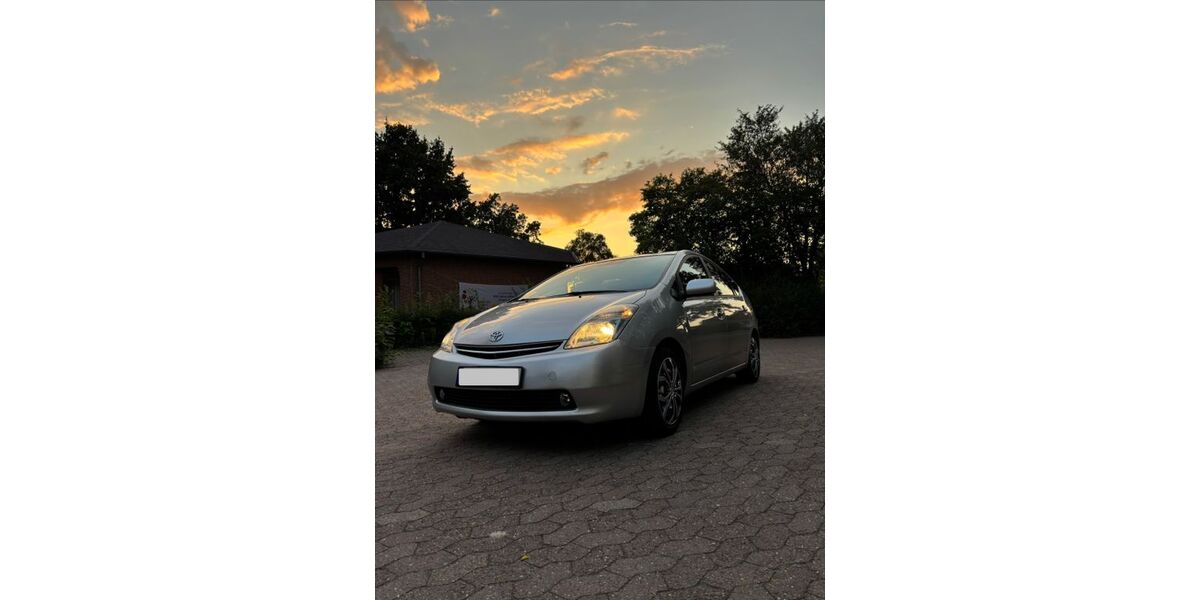 Toyota Prius 157.000 km 4.199 &euro; Bremen 28211