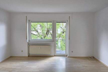 **VISTA Immobilien** Etagenwohnung mit Wohnküche, PKW-Stellplatz und Süd-Balkon 3 zimmer