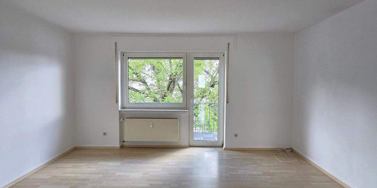 **VISTA Immobilien** Etagenwohnung mit Wohnküche, PKW-Stellplatz und Süd-Balkon 3 zimmer