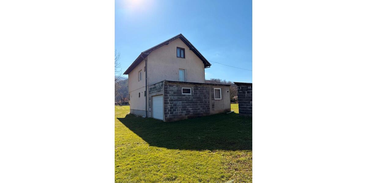 Etagenwohnung Bonndorf im Schwarzwald - 4 Zimmer, 150 m&sup2;, 250&euro; | Angebot:26136009