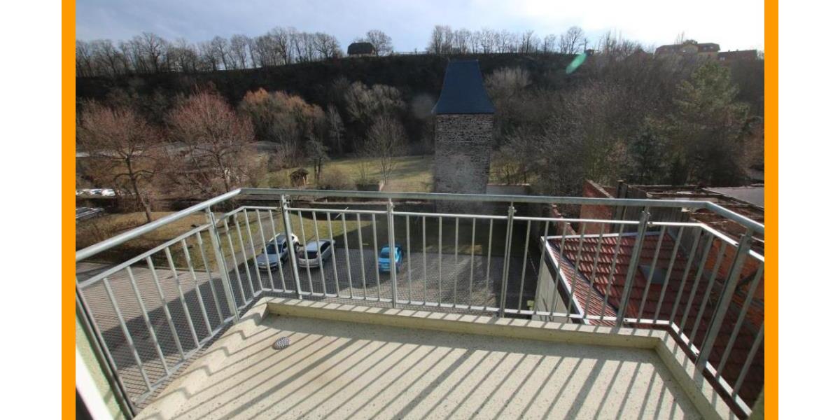 2 Raum DG-Wohnung mit Balkon und Blick ins Grüne. Bad mit Wanne! In Weida! - Dachgeschoßwohnung Weida Liebsdorf | Angebot:26347862