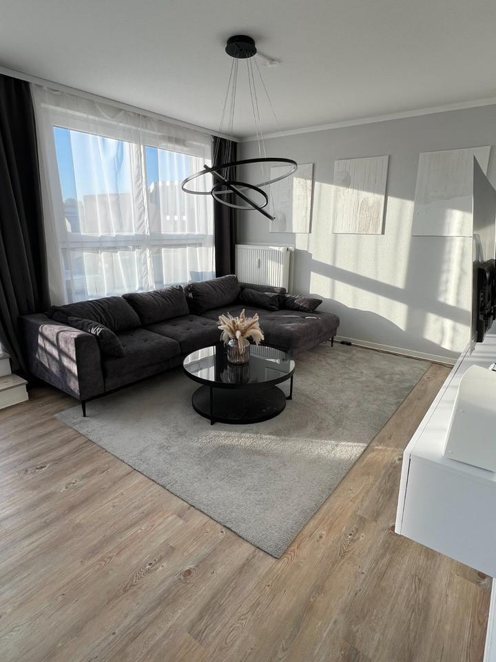 Exklusive 2-Zimmer-Dachgeschosswohnung mit großer Sonnenterrasse zimmer
