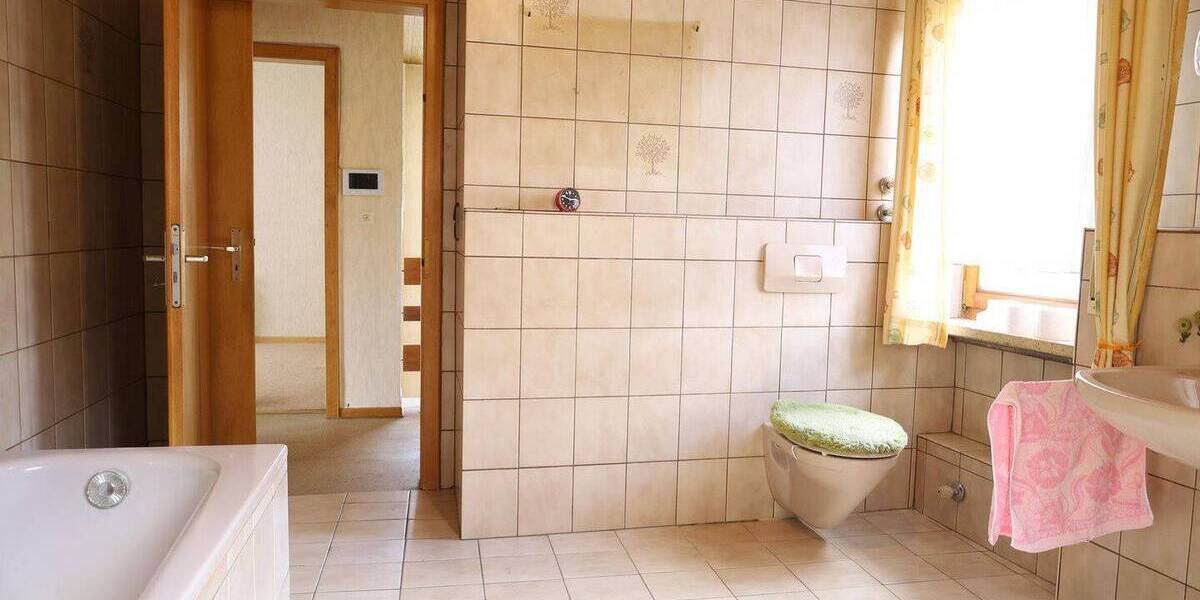 Reihenendhaus Niederheimbach - 7 Zimmer, 139 m&sup2;, 149.000&euro; | Angebot:26932098