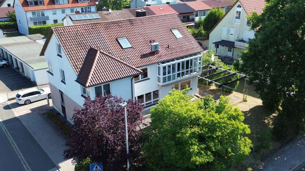 Haus zum Kaufen in Herzogenaurach 695.000 € 264 m² 8 zimmer