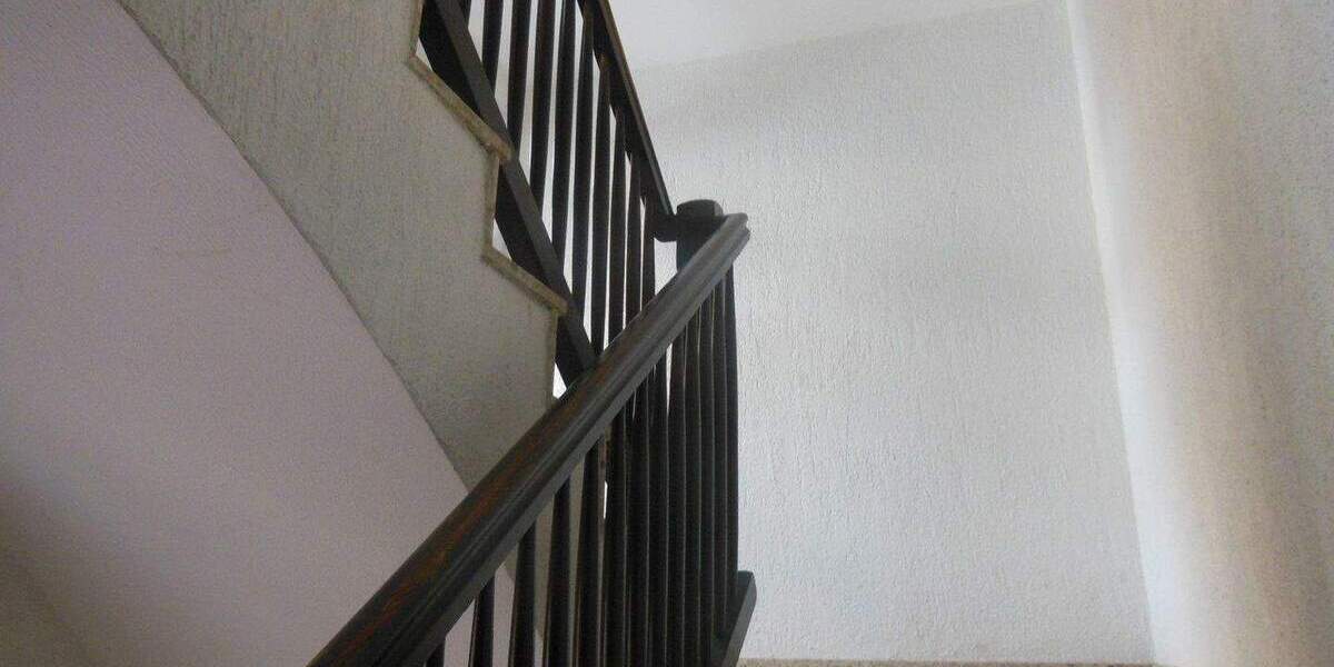 WG geeignete Wohnung mit Balkon und Einbauküche in beliebter Etage und zentraler Lage! 3 zimmer