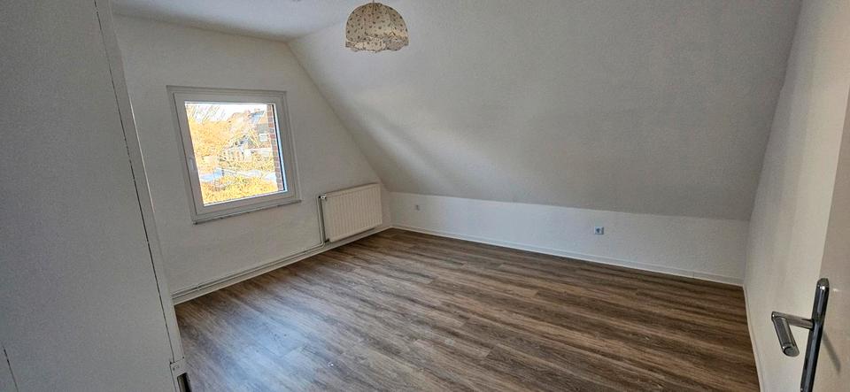 Doppelhaushälfte in zentraler Lage - renoviert 4 zimmer