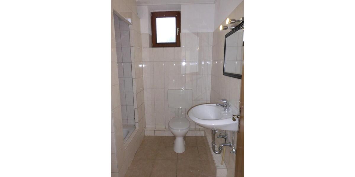 Renoviert, hell und sehr sparsam 3 zimmer