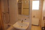 Wohnung im EG mit Balkon, Garage und Stellplatz in ruhiger Lage ... sucht lebensälteren Mieter ... 2 zimmer