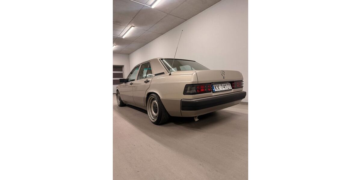 Mercedes-Benz 190 179.000 km 10.500 &euro; Kraków 31-55