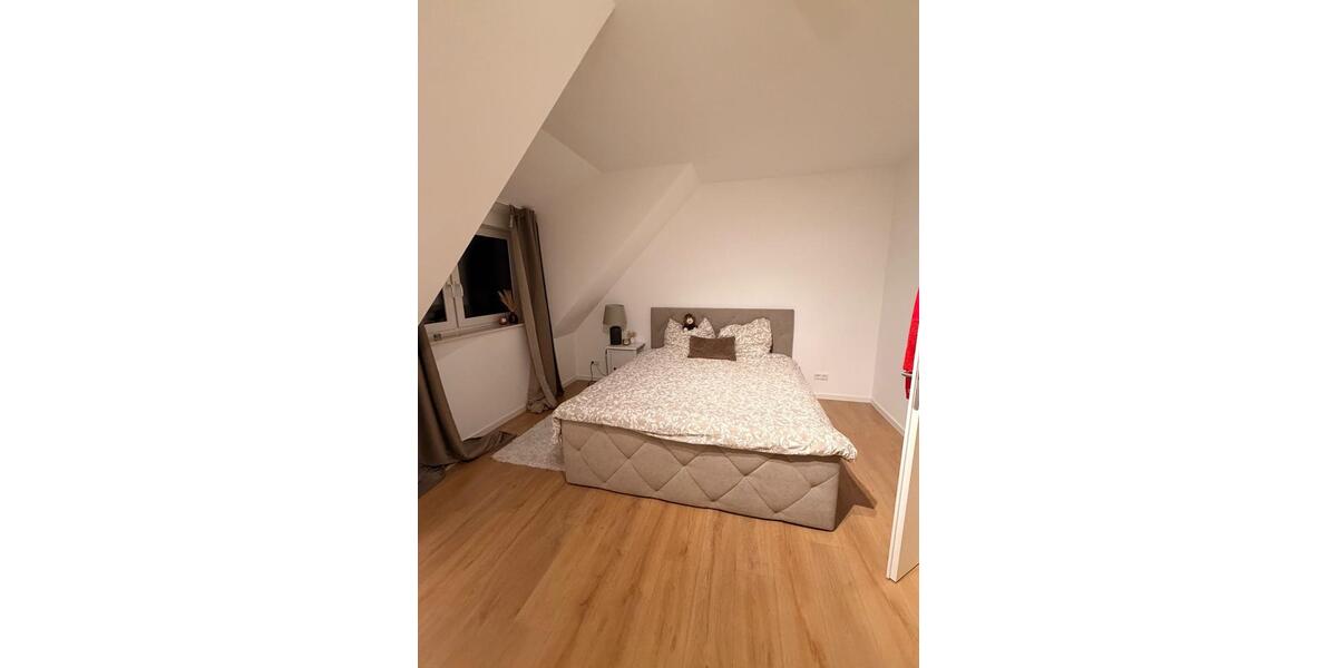 Dachgeschoßwohnung Bremerhaven Lehe - 3 Zimmer, 91 m&sup2;, 1.025&euro; | Angebot:25403714