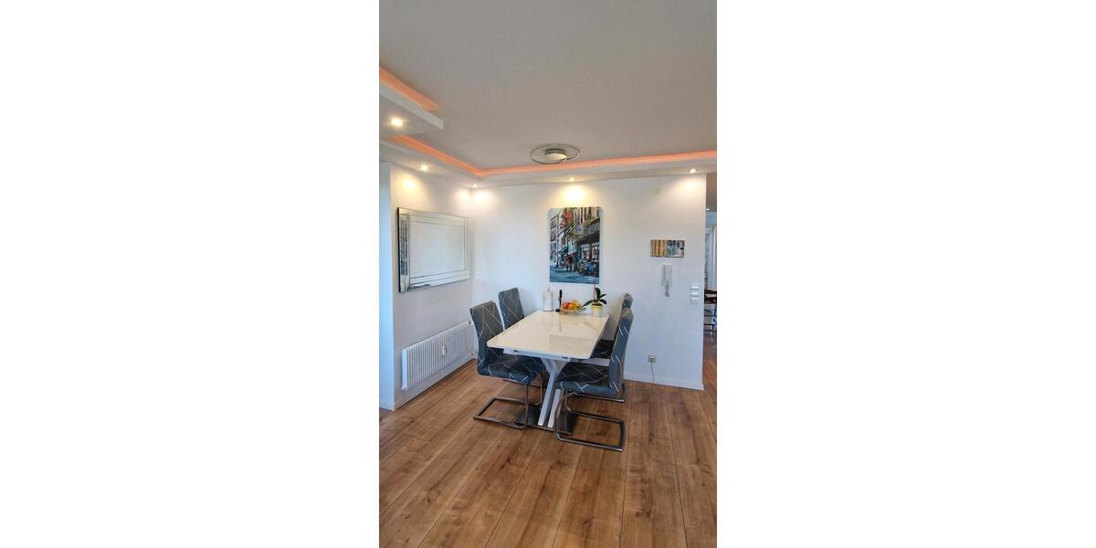 Modern drei Zimmer Wohnung in Weinstadt, 5 minutes von S Bahn 3.5 zimmer