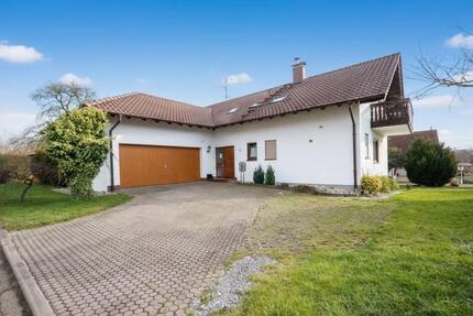 Schöne 2-Zimmer Wohnung mit modernem Bad, Einbauküche, Stellplatz 2 zimmer