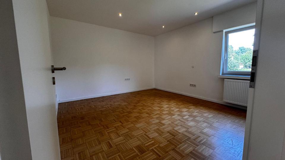 35m² 2 Zimmer, Küche, Bad Wohnung mit Parkett in Much Alefeld zimmer