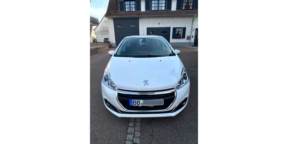 Peugeot 208 32.631 km 8.995 &euro; Oberndorf am Neckar 78727