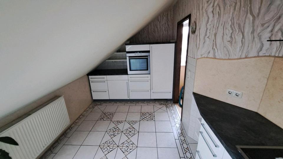 Dachgeschoßwohnung Oelsnitz (Erzgebirge) - 3 Zimmer, 86 m&sup2;, 89.000&euro; | Angebot:24788142