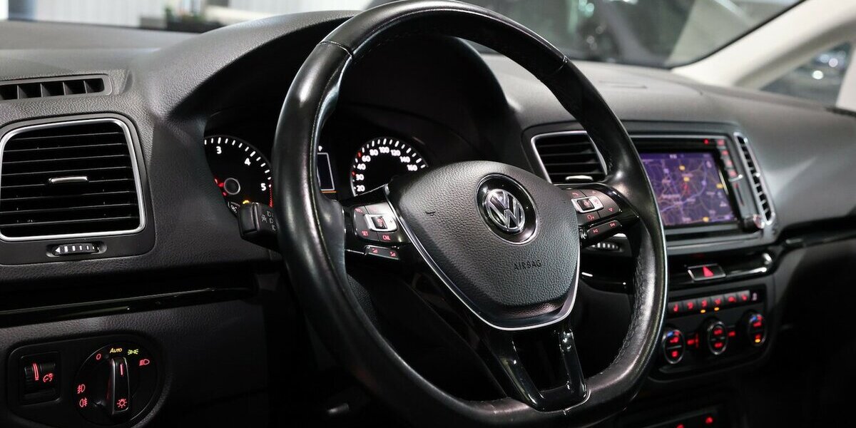 VW Sharan 2.0 TDI DSG HIGHLINE / PANORAMA, XENON 114.000 km 25.991 &euro; Hamm 59077
