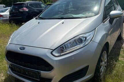 Ford Fiesta 32.995 km 6.350 &euro; Hohenwarsleben 39326