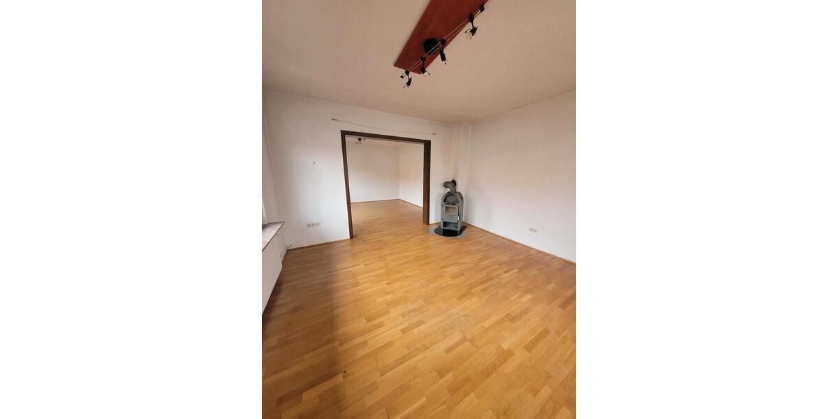 Etagenwohnung Bad Salzdetfurth - 6 Zimmer, 170 m&sup2;, 1.049&euro; | Angebot:25297721