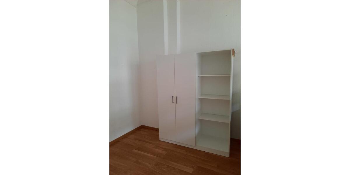 Etagenwohnung Zwickau - 5 Zimmer, 110 m&sup2;, 300&euro; | Angebot:26621406