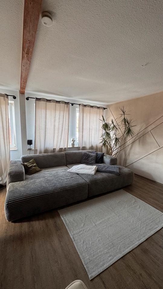 Zentrale 2-Zimmer-Wohnung - 94 m² - mit Stellplatz - 15.08.2025