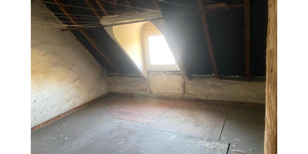 Dachgeschoßwohnung Aachen Aachen-Mitte - 6 Zimmer, 140 m&sup2;, 140.000&euro; | Angebot:26396635
