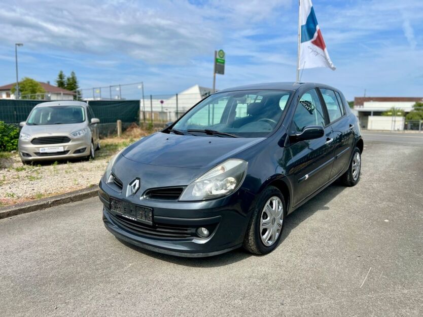 Renault Clio 126.000 km 2.799 € Coburg 96450