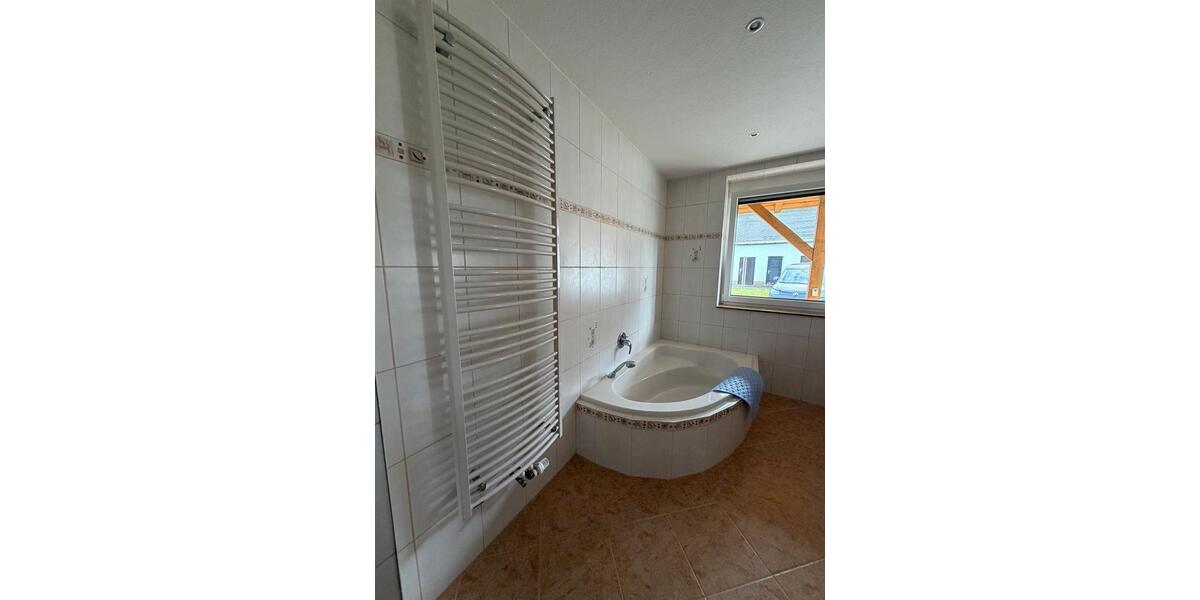 Einfamilienhaus Elsterwerda - 4 Zimmer, 90 m&sup2;, 1.100&euro; | Angebot:26675340