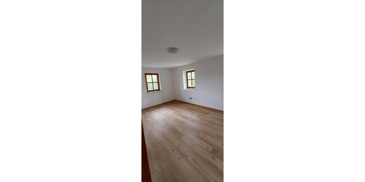 Etagenwohnung Hutthurm - 3 Zimmer, 104 m&sup2;, 700&euro; | Angebot:26633306