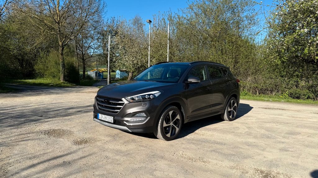 Hyundai TUCSON 102.000 km 16.450 &euro; Lemgo 32657