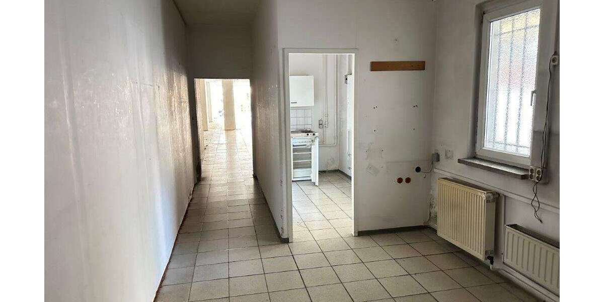 Kapitalanlage : Wohn- und Geschäftshaus mit 3 Wohneinheiten und 1 Gewerbeeinheit in 