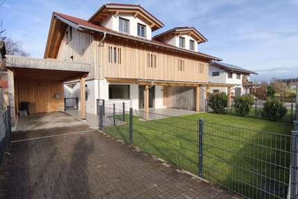 Haus zum Mieten in Traunreut 2.130 € 154.26 m² 4 zimmer