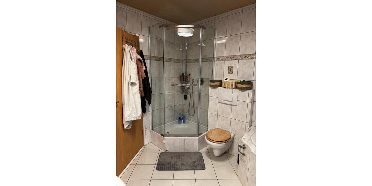 Dachgeschoßwohnung Dingolfing - 4 Zimmer, 110 m&sup2;, 1.300&euro; | Angebot:25945323